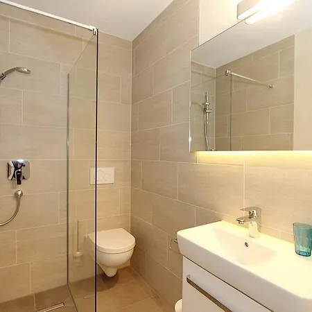 Apartment Stern Stern 06 *